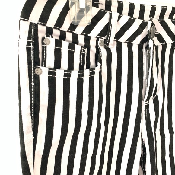 Crash one - Picture 2 of 8